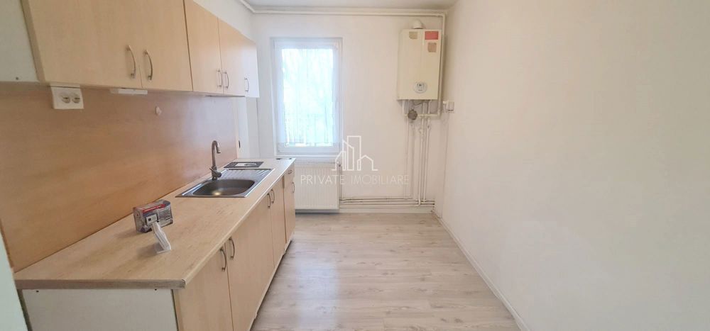 Apartament 3 Camere De Vanzare, Str Cutezantei, Zona Tudor