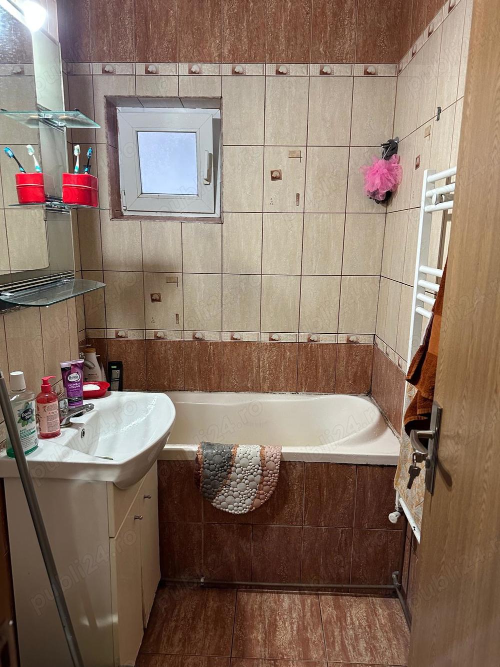 Închiriez apartament