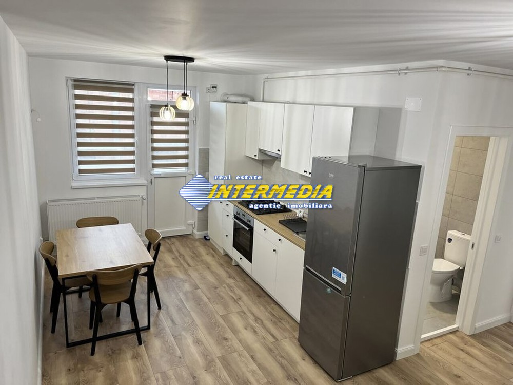 Inchiriere Apartament cu 3 camere bloc Nou mobilat si utilat modern parcare Alba Iulia Centru