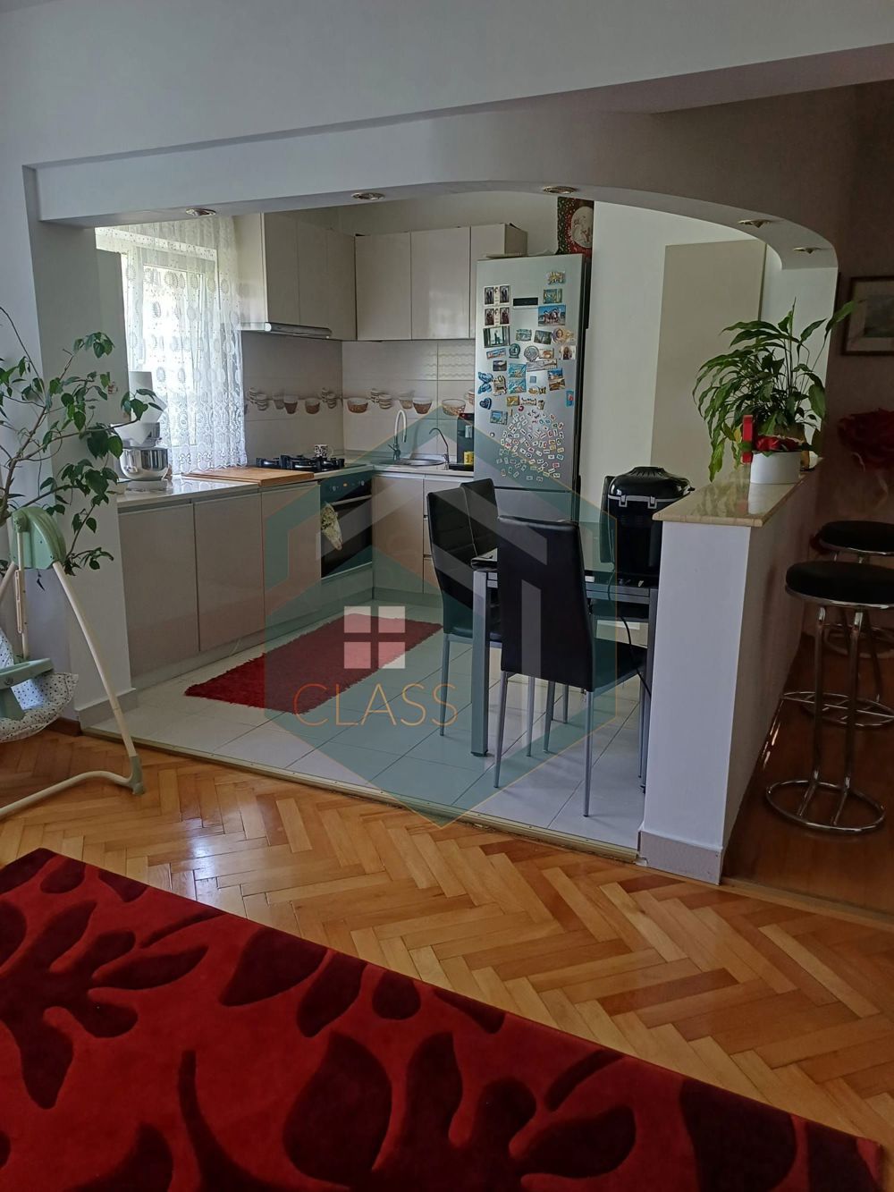 Apartament decomandat, 3 camere, etaj intermediar, 2 bai, zona Opera