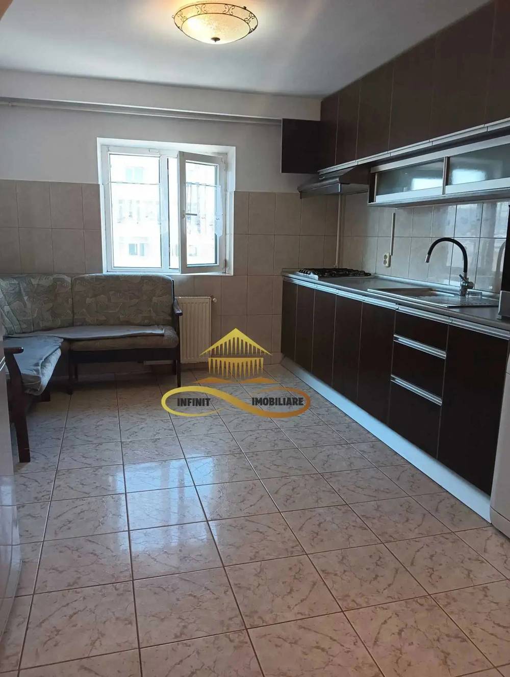 Apartament de închiriat - 2 camere, centru