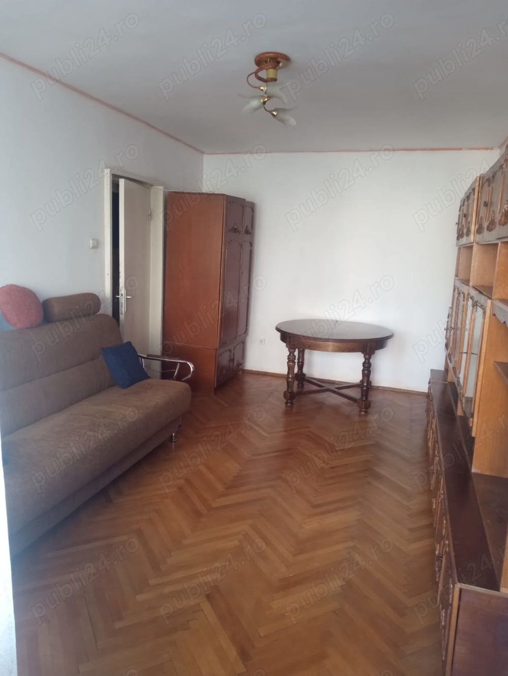 Închiriez apartament Ostroveni