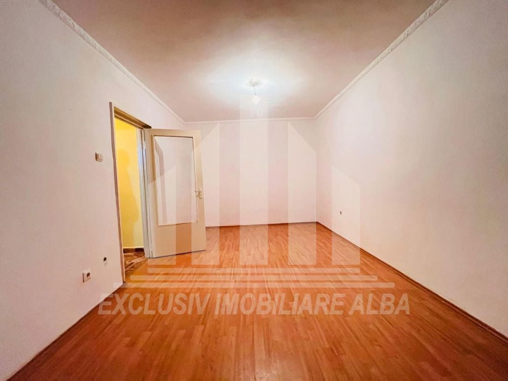 Vând apartament cu 2 camere decomandat Cetate-Bulevard