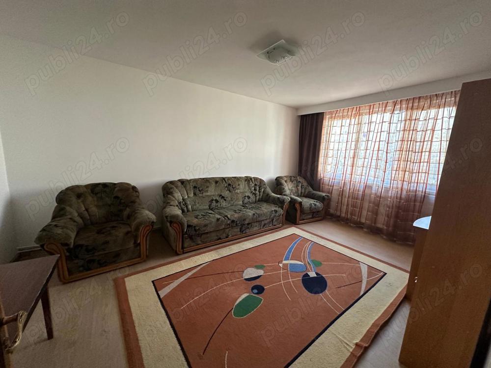 Apartament 3 camere de închiriat 