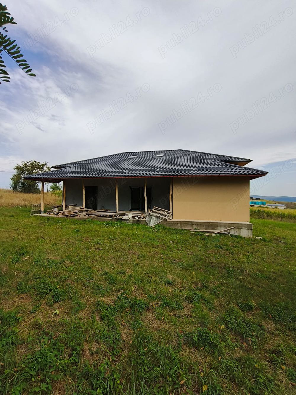 De vanzare casa + 1000 mp teren, comuna Chinteni, sat Deusu