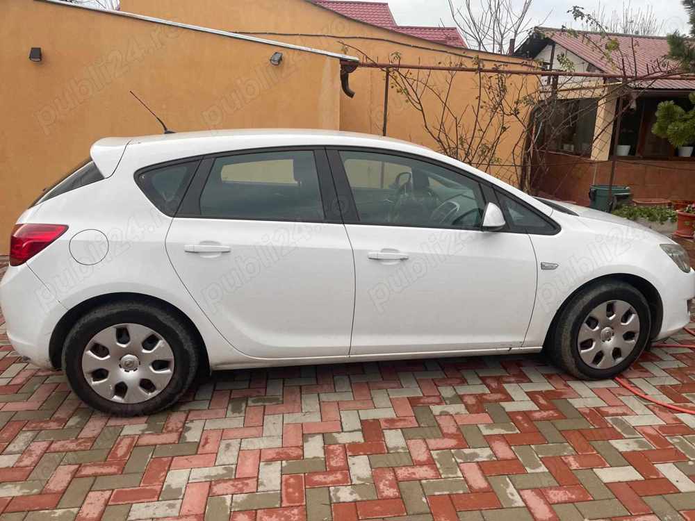 Vând Opel Astra 2012