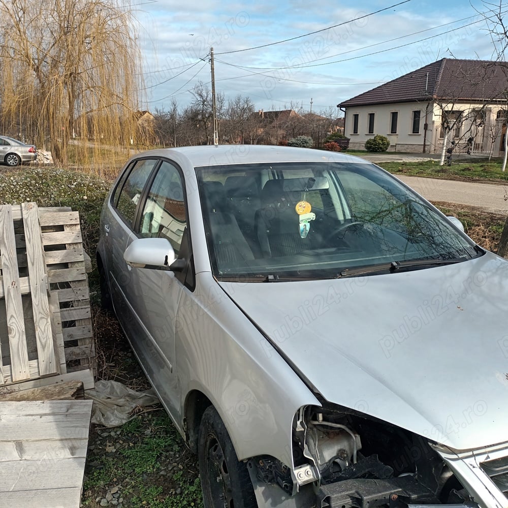 Vând Volkswagen Polo