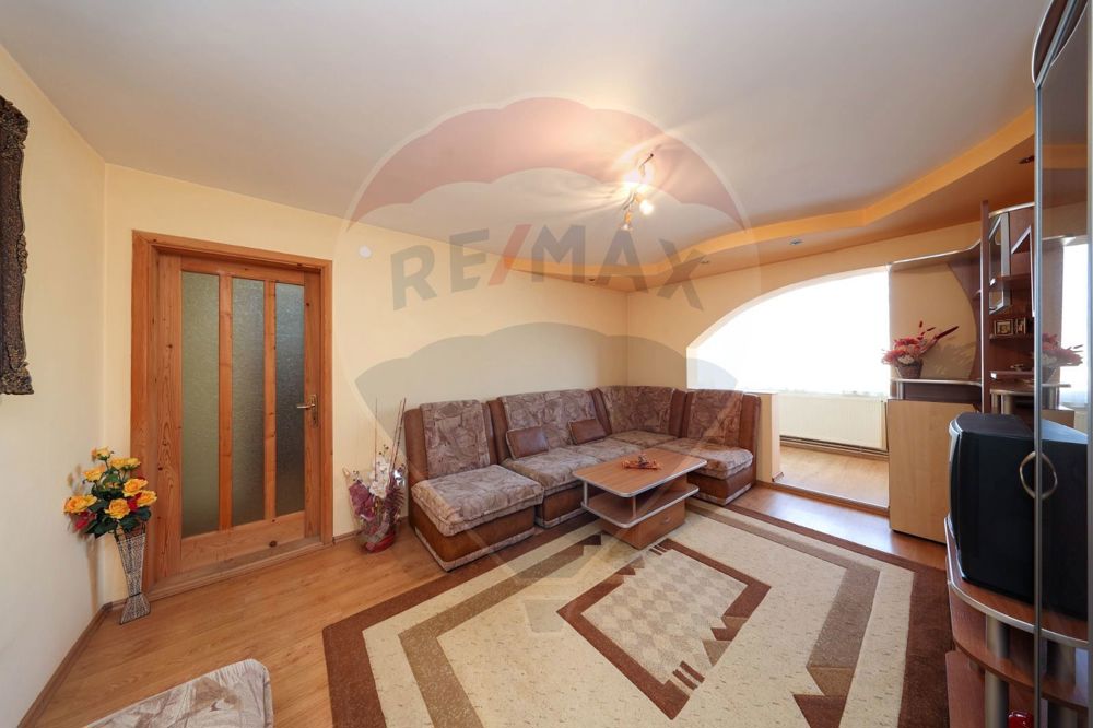 Apartament de Vânzare – 4 Camere, Mobilat și Utilat - Rasnov-Florilor