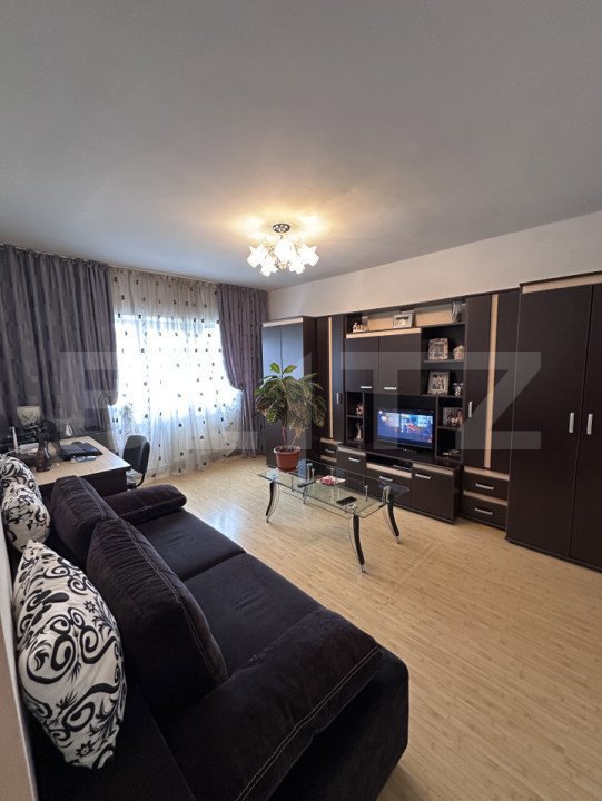 Apartament de vanzare, cu 3 camere, 67 mp, zona UM