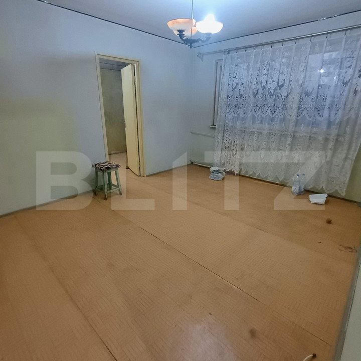 Apartament cu 3 camere, 48 mp, zona Vest