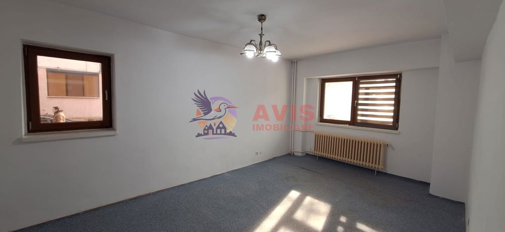 Apartament 3 camere Decomandat zona Calea Bucuresti-Piata Mare