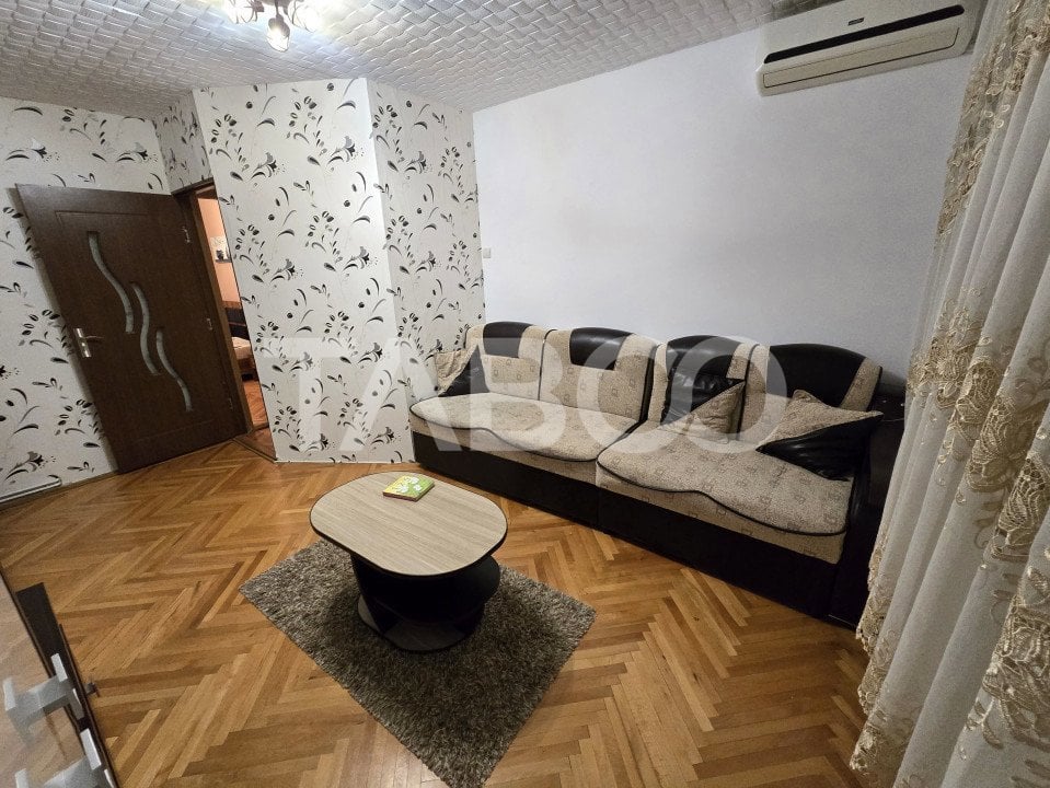 Apartament decomandat de vanzare cu 2 camere balcon boxa Vasile Aaron