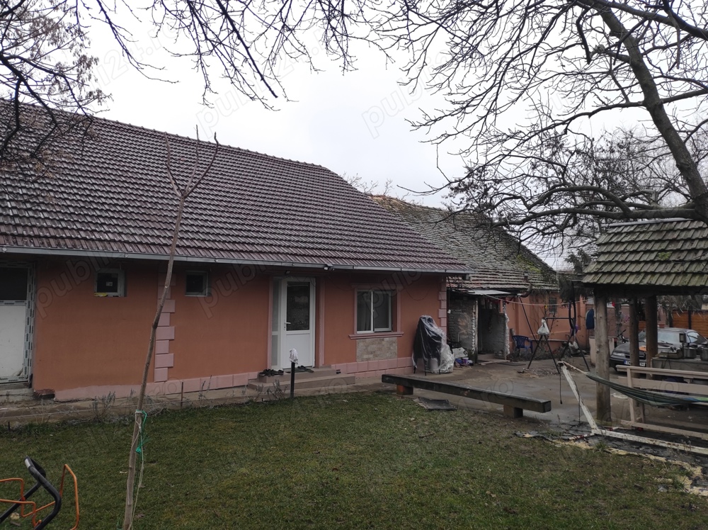 se vinde casă la Săcălaz,casa nouă+veche,in vatra veche,cu teren de 2000