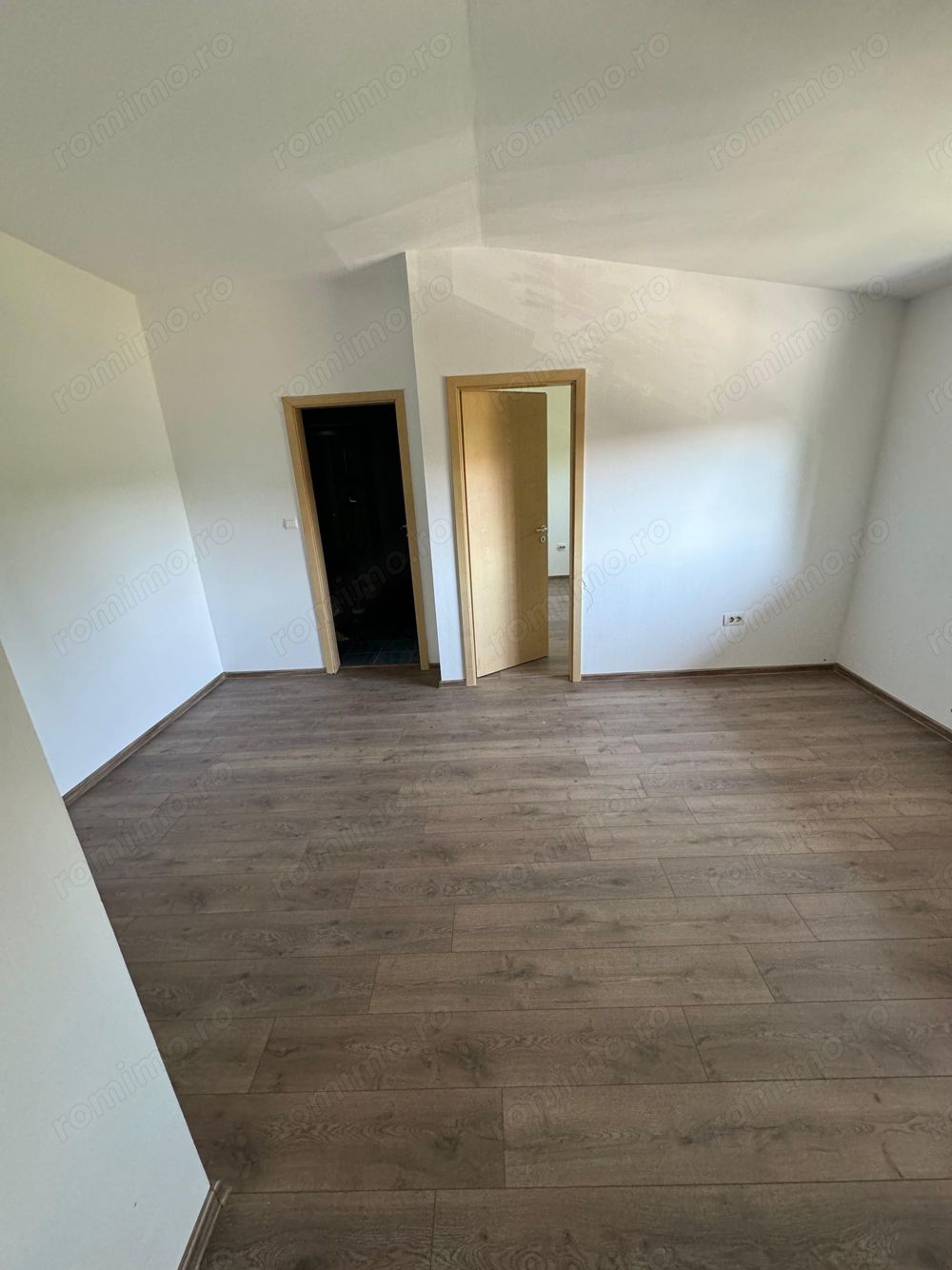 De inchiriat apartament 2 camere nemobilat Lipovei