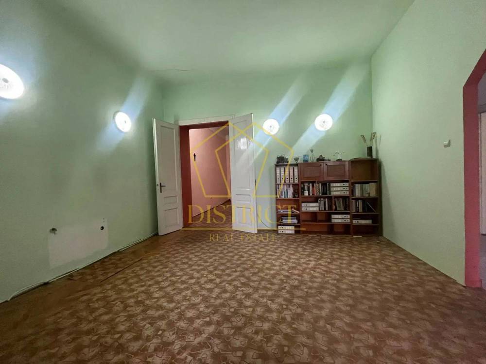 Apartament spatios in cladire istorica  cu gradina I Zona Centrala