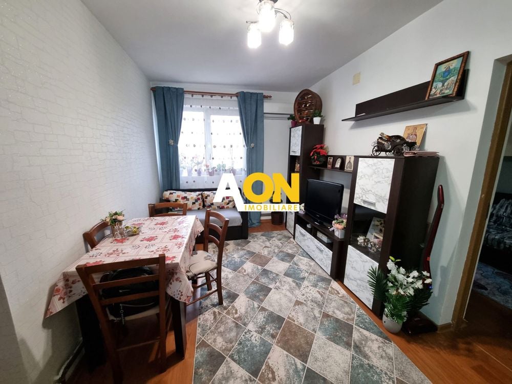 De vanzare apartament 3 camere, etaj intermediar, Cetate