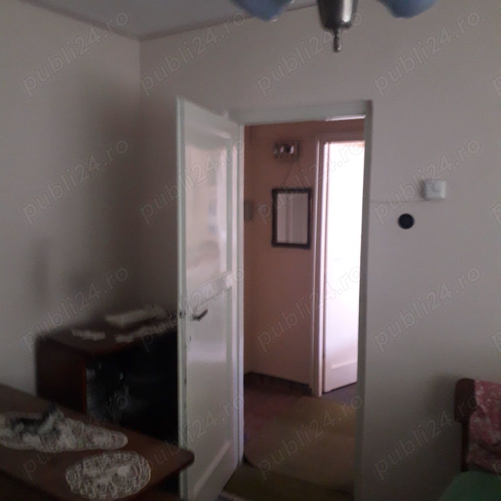 Apartament cu o camera , decomandat , zona Piata Florilor , oras Hunedoara