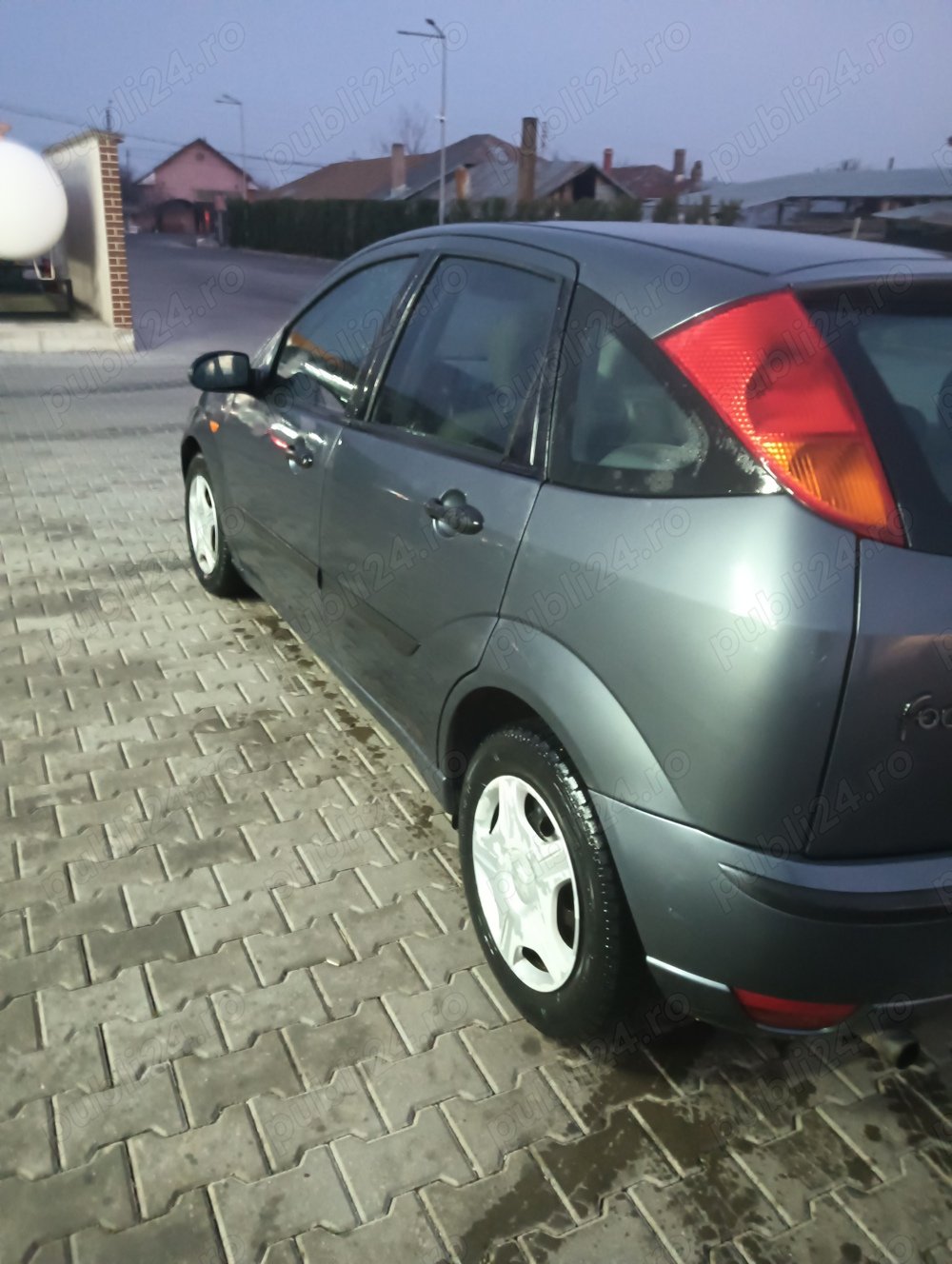 Vând sau schimb Ford focus