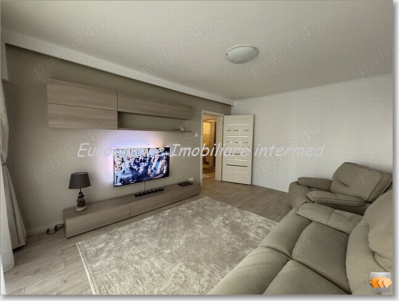 Apartament 3 camere decomandate zona Centru