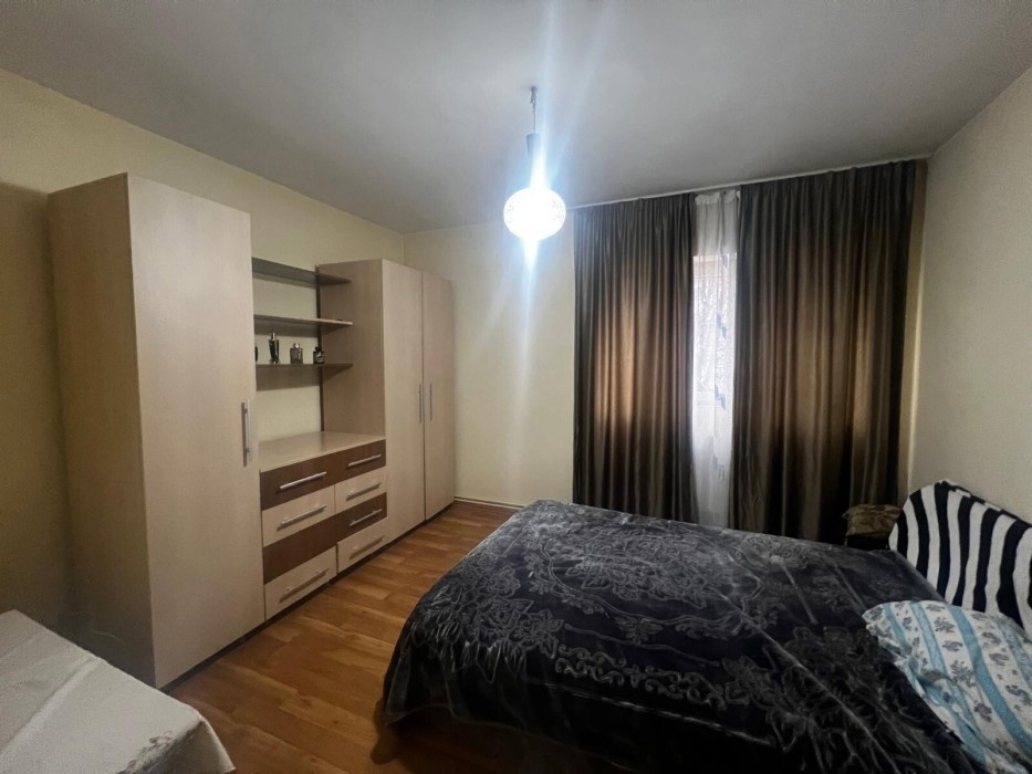 Apartament de închiriat 2 camere ,central George Cosbuc ,etaj 1