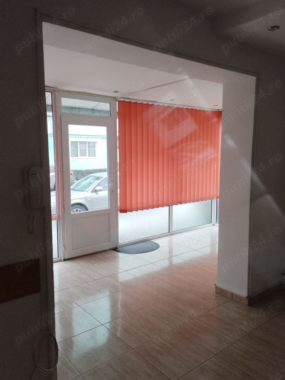 Vand spatiua comercial 95mp in Curtea de Arges