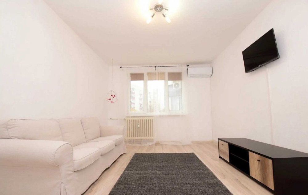 Apartament de 2 camere, 50 mp, decomandat, metrou, zona Titan