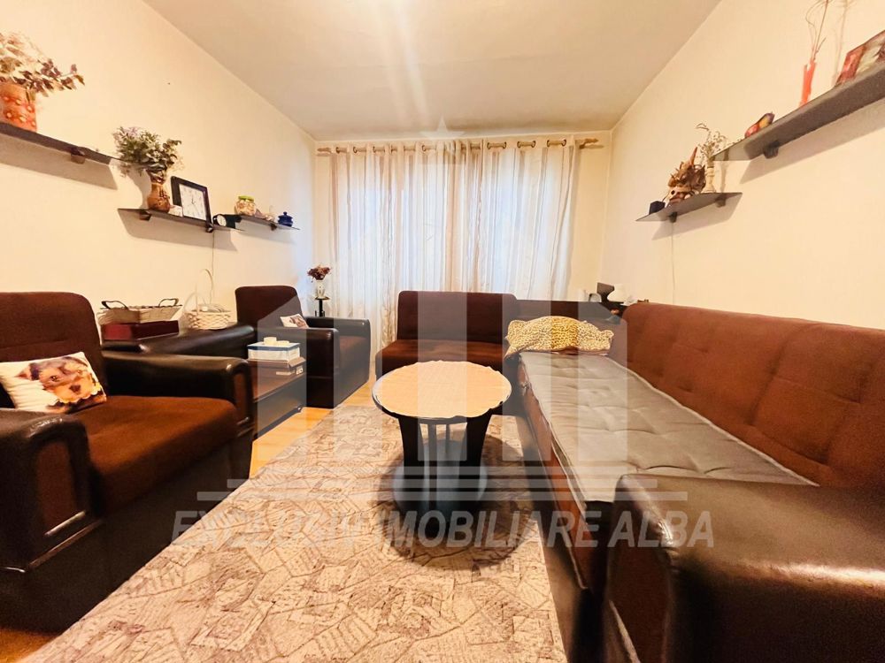 Apartament 3 camere Cetate-Closca