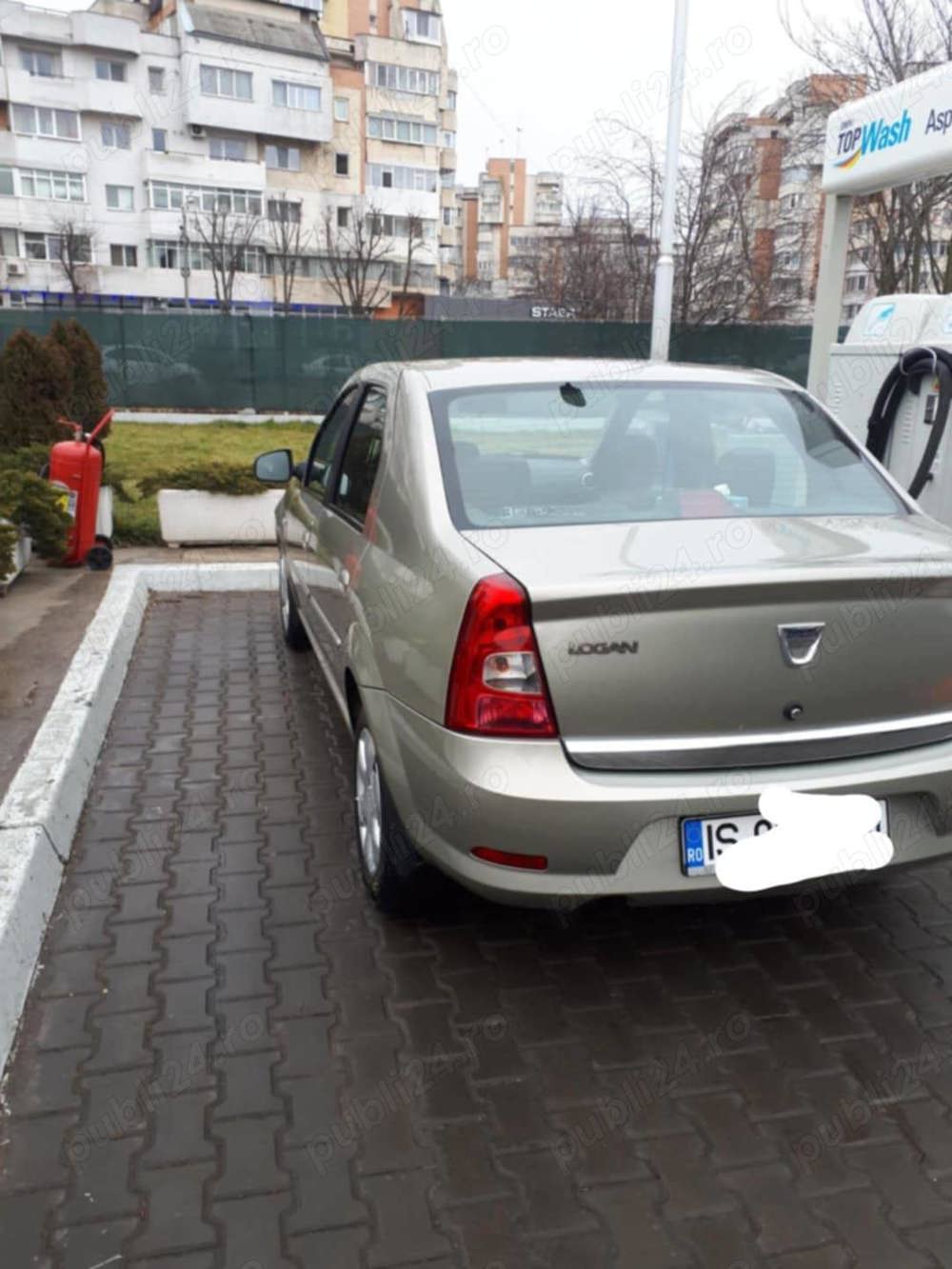 Vând Dacia Logan