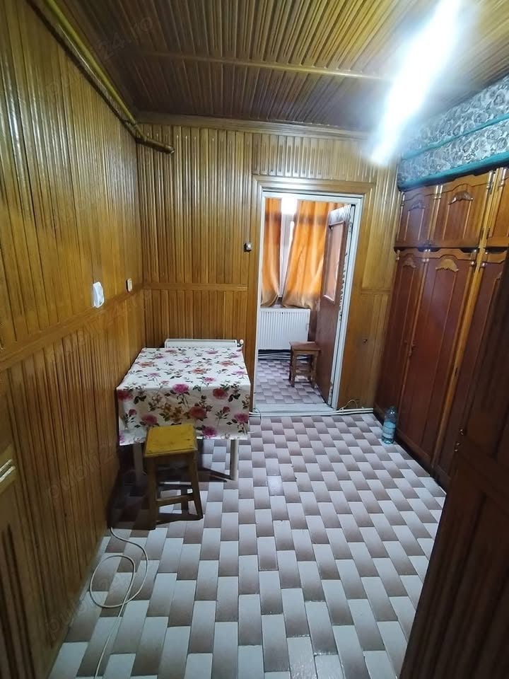 Apartament de inchiriat cu 2 camere. Informații la numărul de telefon .