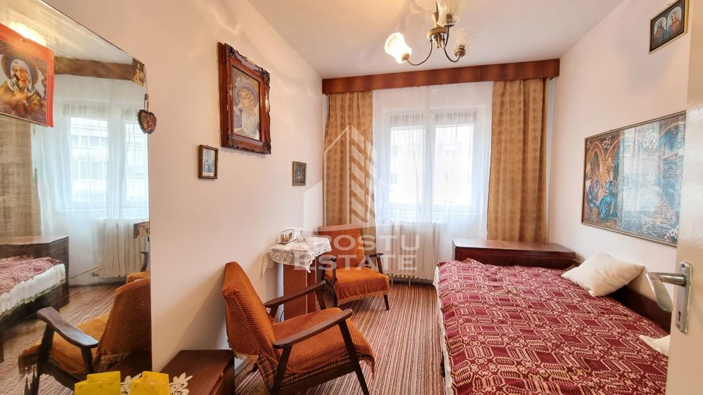 Apartament cu 3 camere, etaj intermediar, zona Dacia