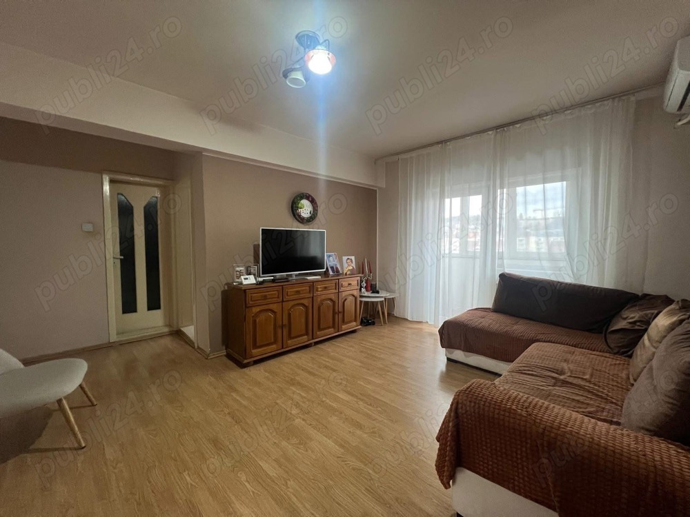 Apartament uimitor cu 4 camere cu 2 balcoane într-o locație centrală 