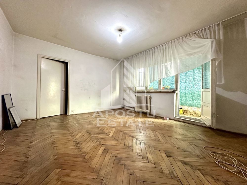 Apartament 3 camere, etaj 2, zona Sagului