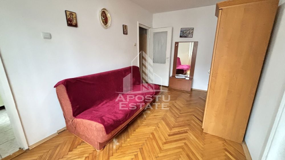 Apartament cu 2 camere, etaj intermediar, zona Sagului