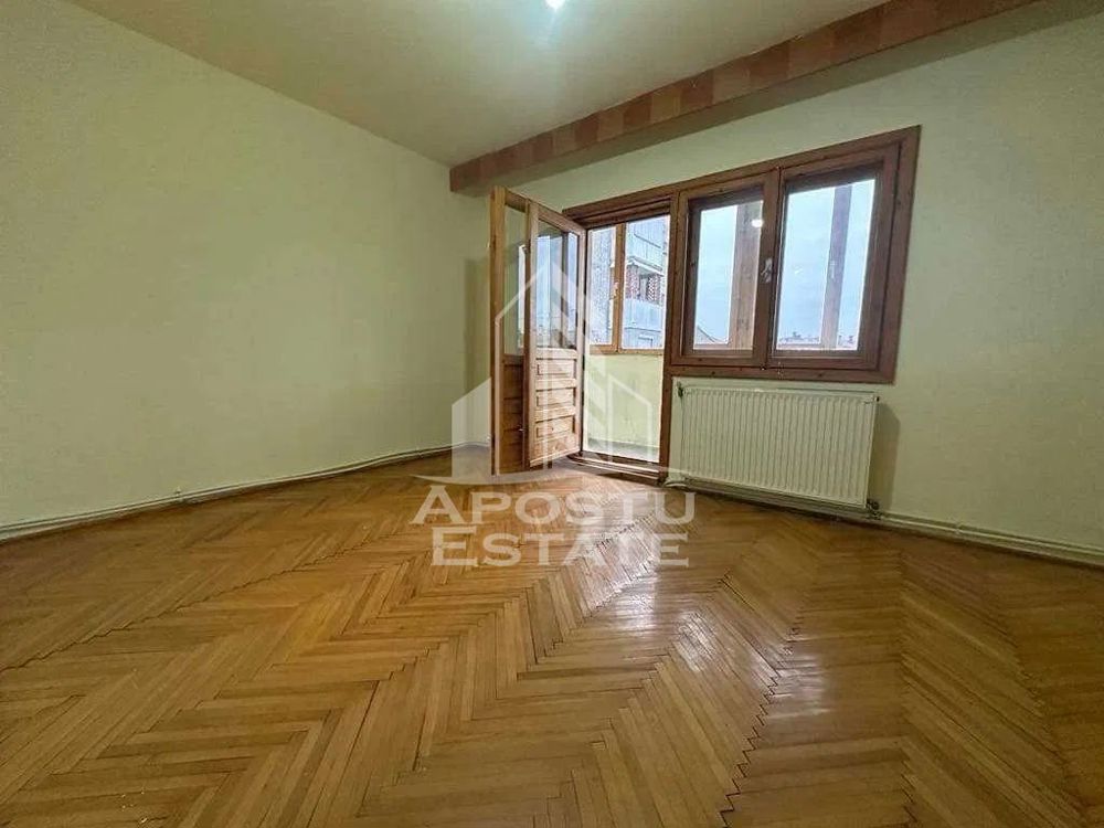 Apartament cu 3 camere, etajul 1, zona Sagului