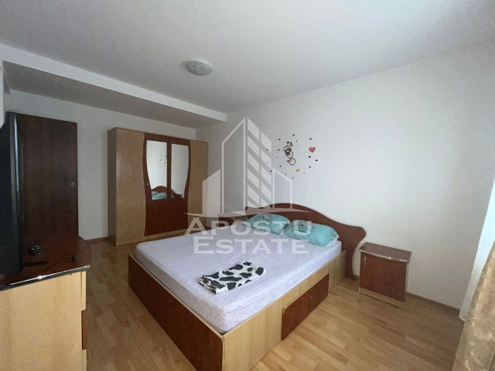 Apartament cu 3 camere, semidecomandat, bloc nou, etajul 1