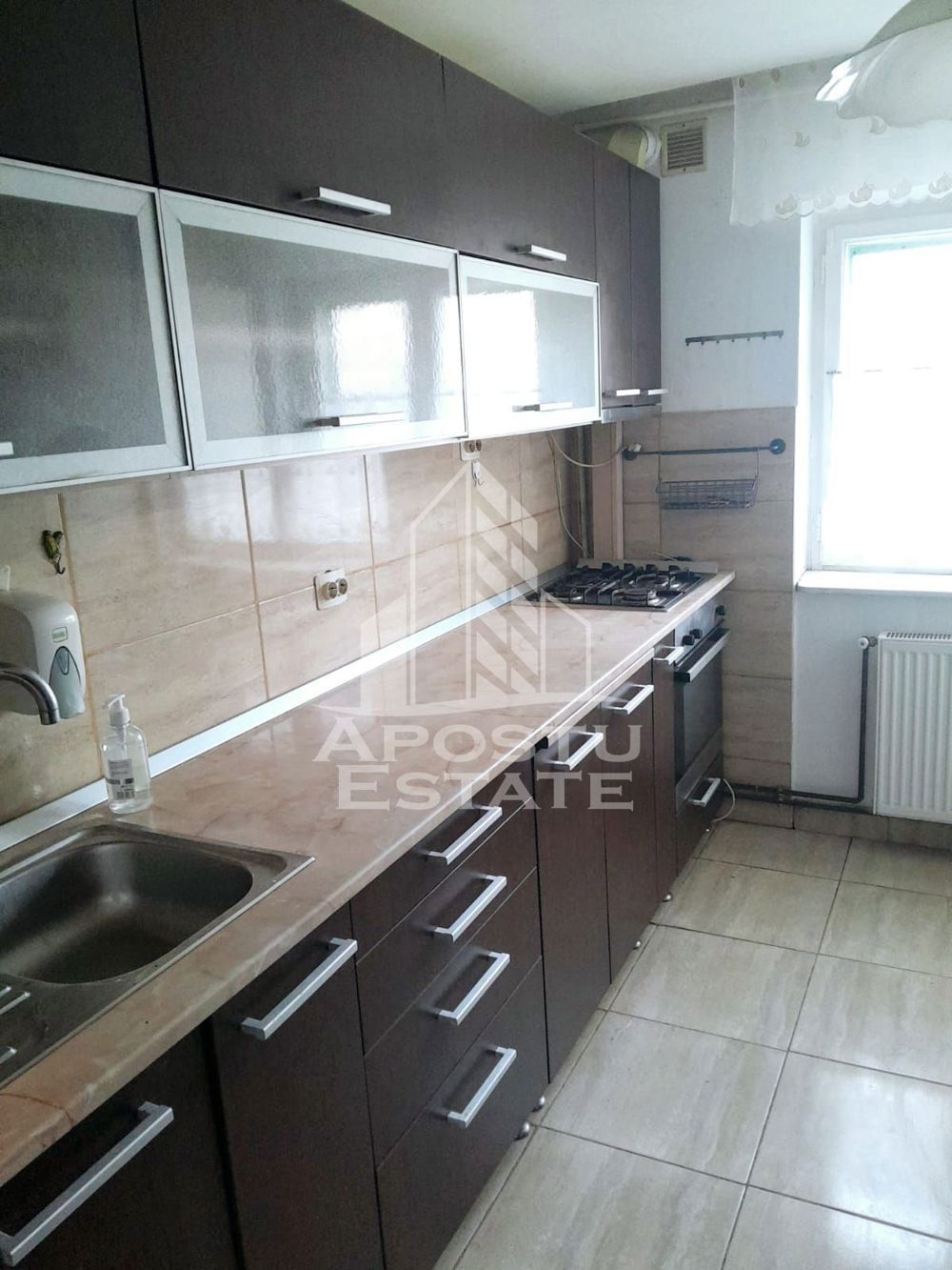 Apartament 3 camere ,etaj2, centrala proprie, zona Aradului