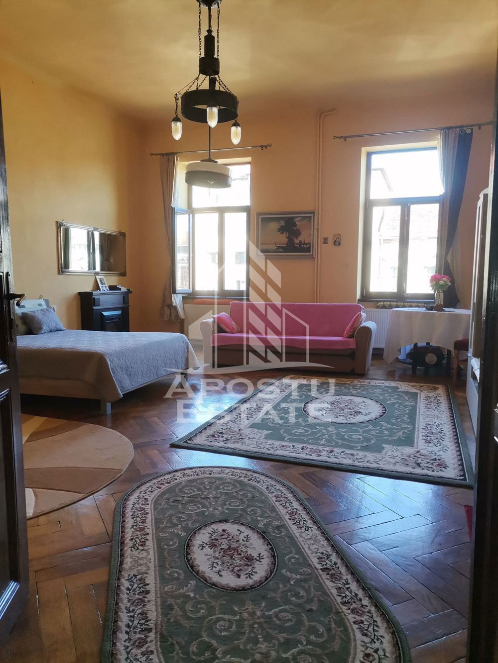 Apartament cu 2 camere, centrala proprie, etajul 1, zona Iosefin