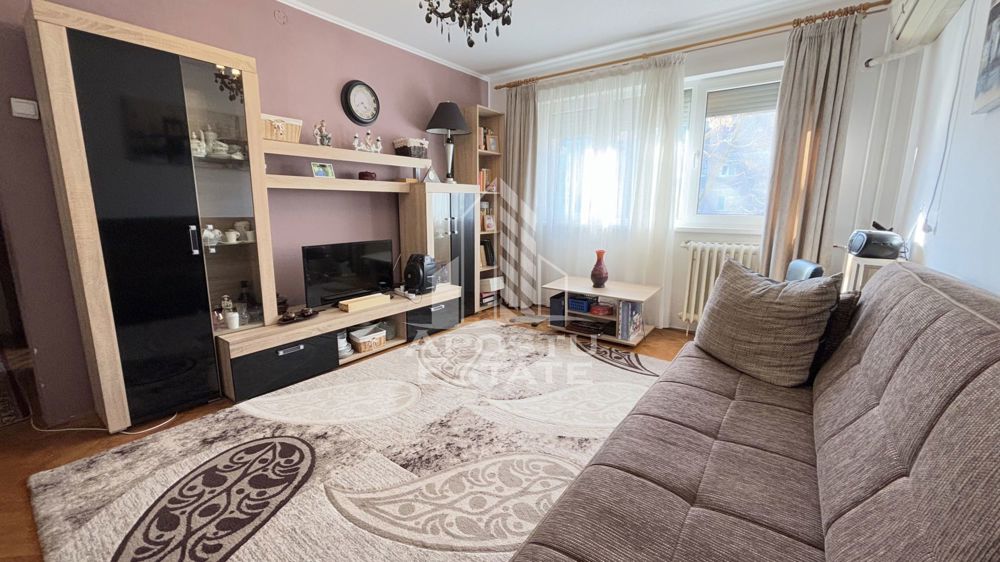 Apartament cu 4 cam, etaj intermediar zona Stadion-Complex Studentesc