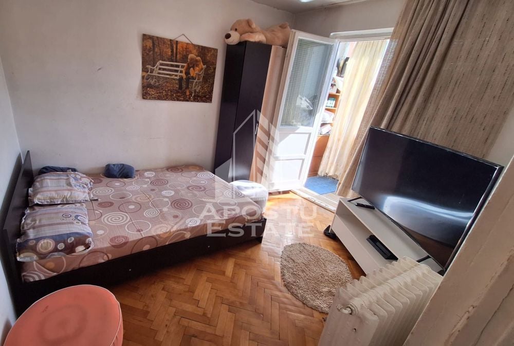 Apartament cu 3 camere, semidecomandat, centrala proprie, zona Iosefin