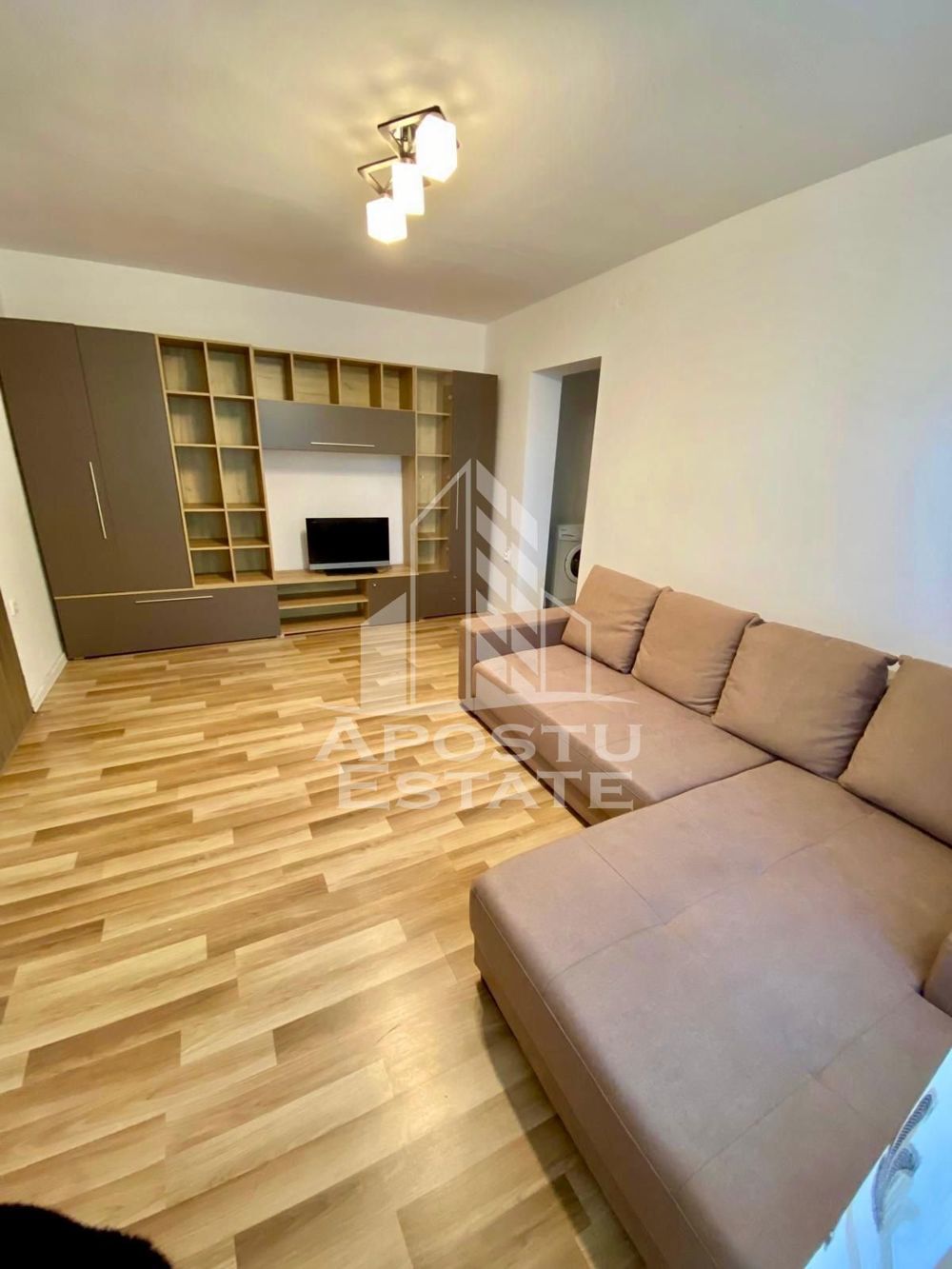 Apartament 2 camere, semidecomandat,centrala proprie,zona Tipografilor