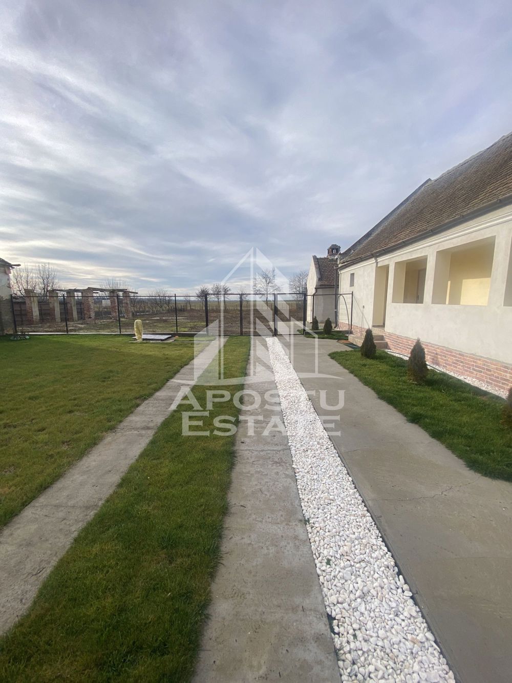 Casa renovată in Bazos cu teren 2413 mp