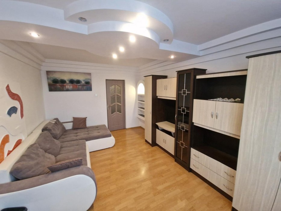 Apartament 3 camere , B-dul Bucuresti zona Center