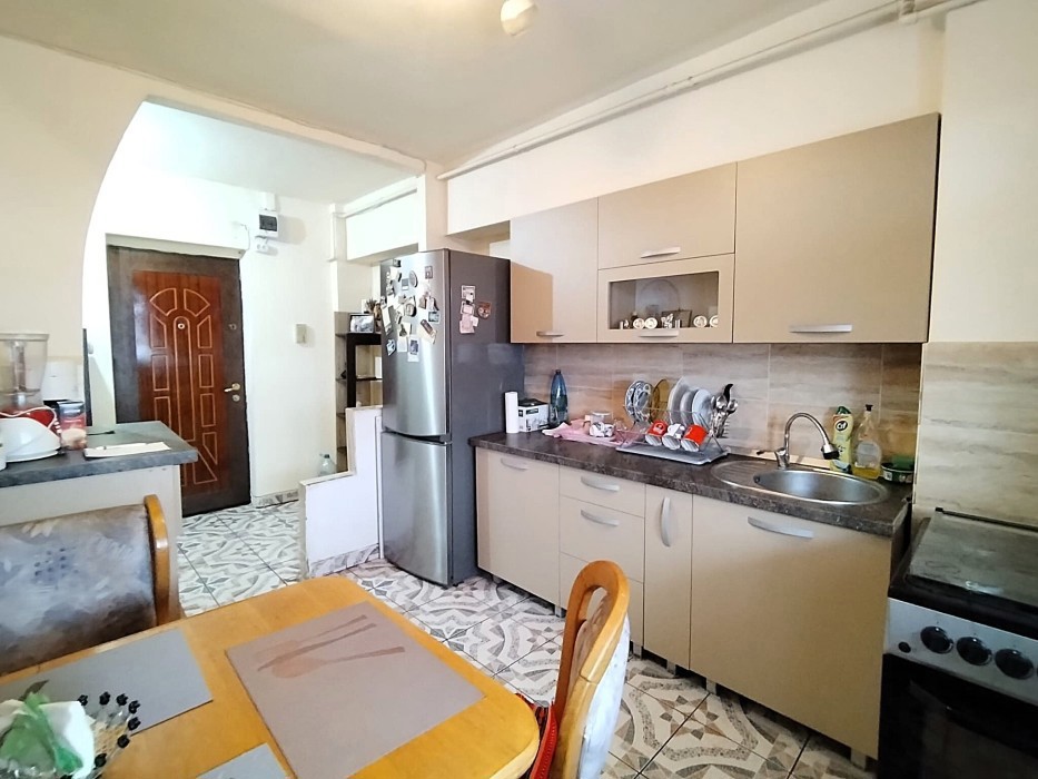 Apartament 2 camere, decomandat, zona Garii!