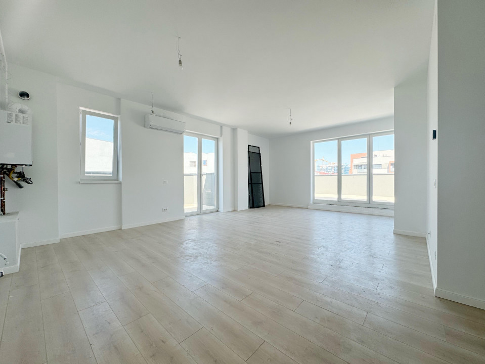 Penthouse 3 camere, decomandat, 81 mp utili, toate utilitatile, zona Aradului