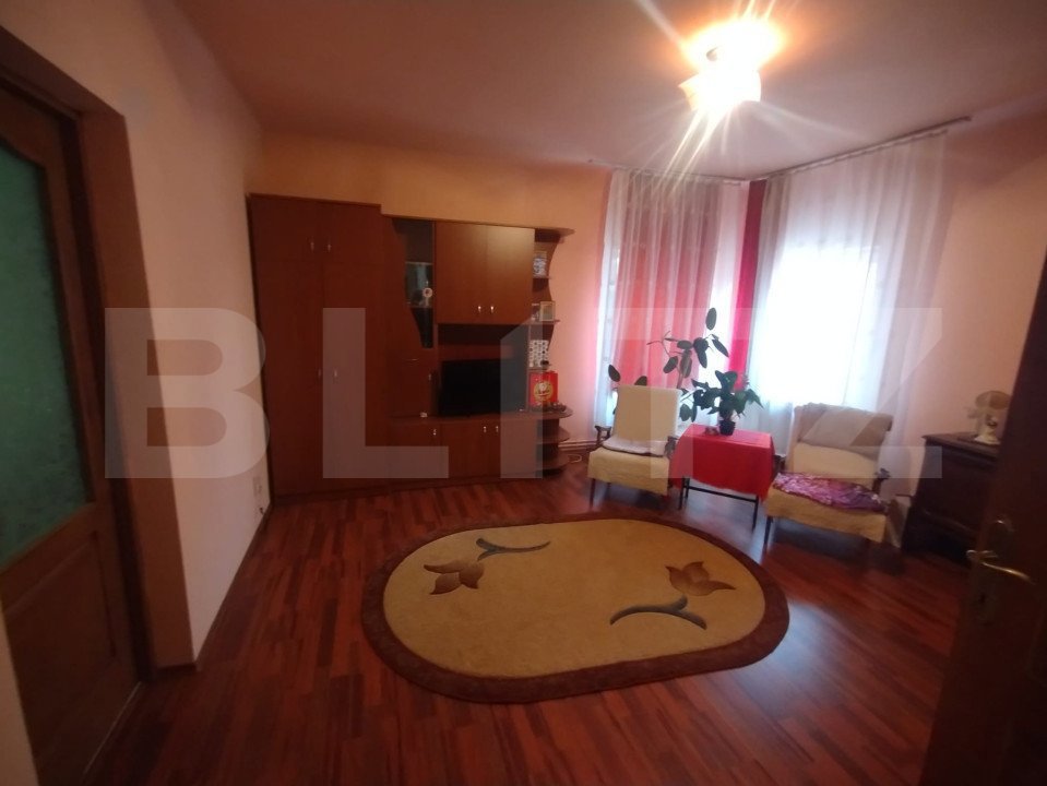 Casa cu 3 camere, 120 mp ,teren aferent 8 arij, zona Independentei