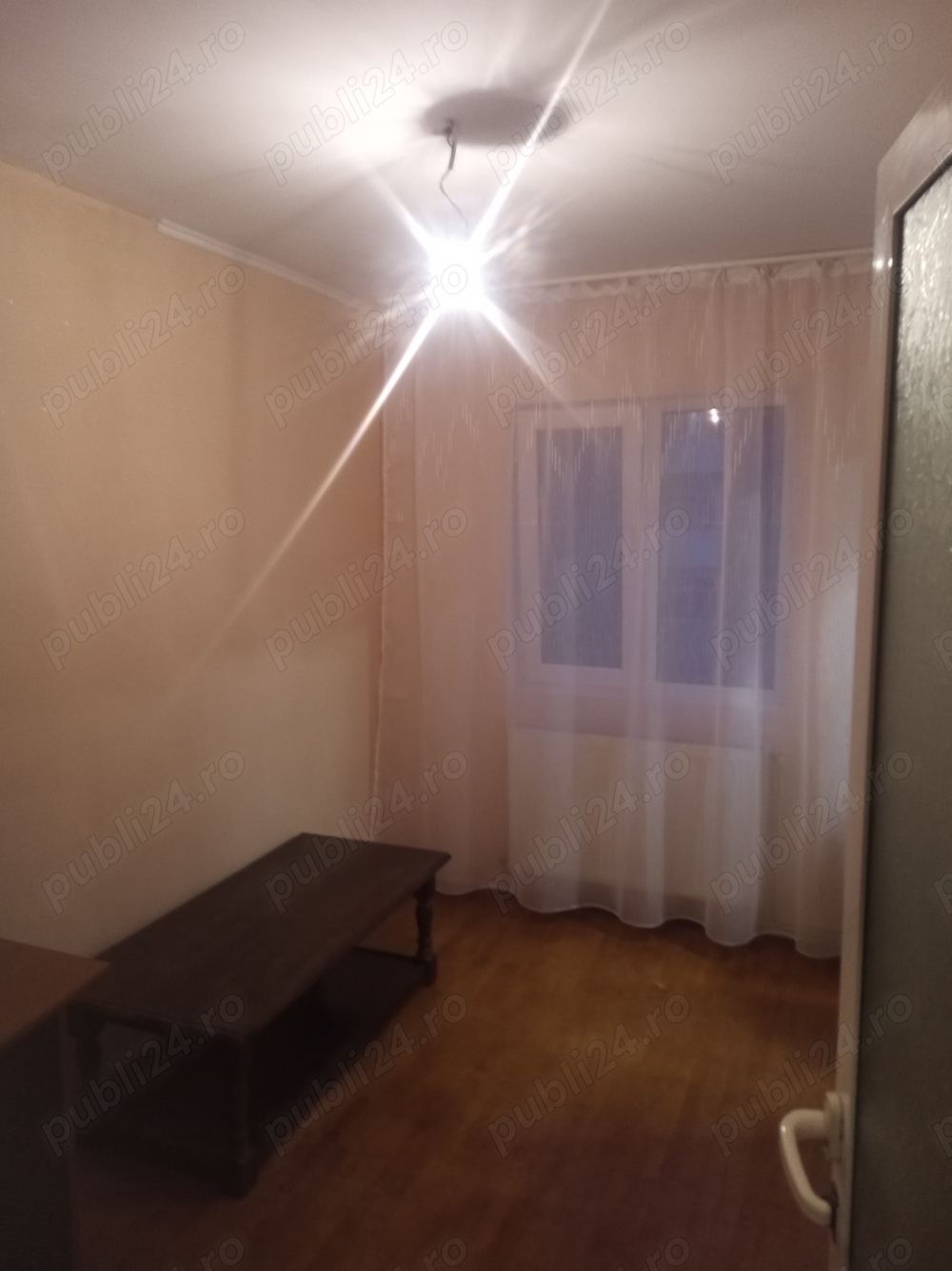 Închiriez apartament