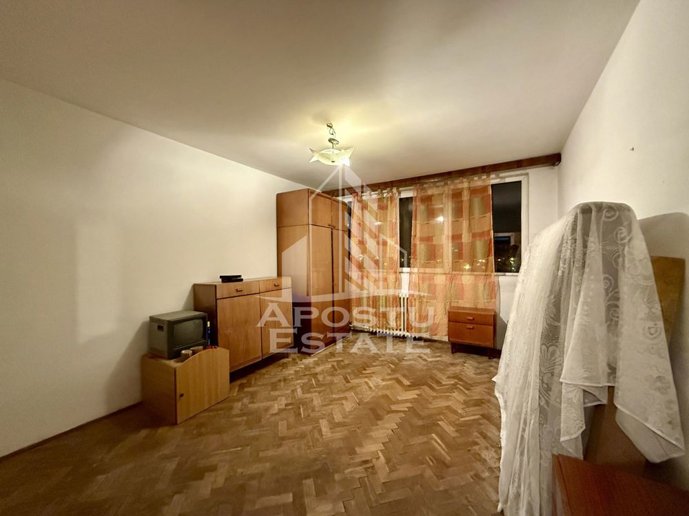 Apartament 2 camere decomandat, etaj 3, lift, zona Olimpia - Stadion