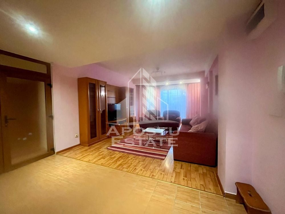 Apartament 4 camere, decomandat,centrala proprie,zona Aradului