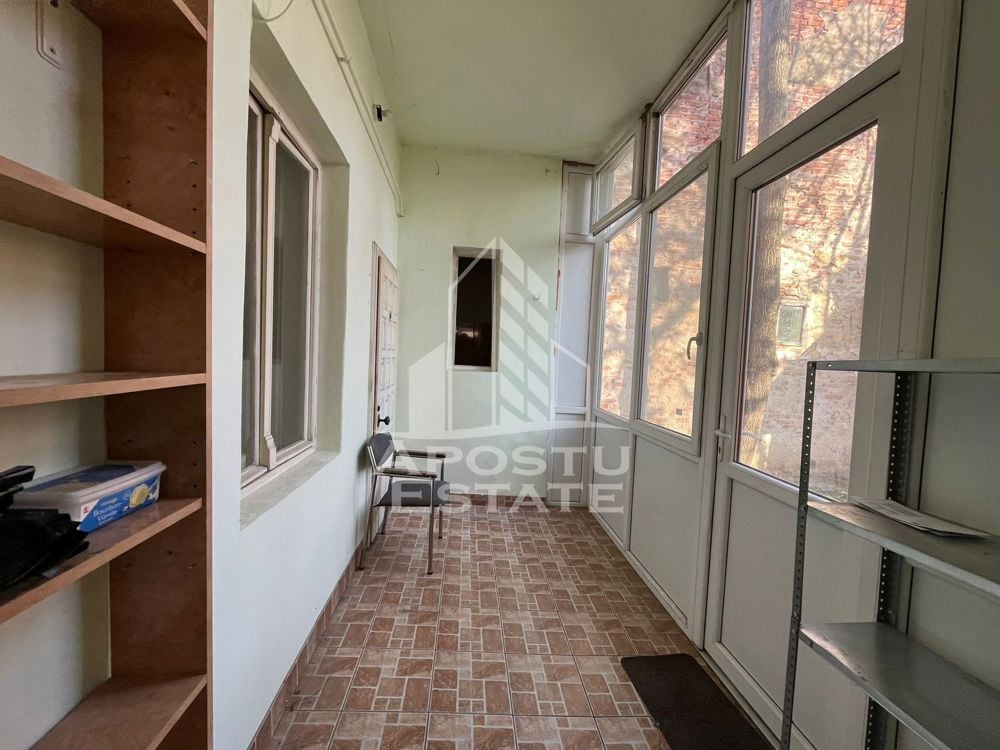 Apartament cu 1 camera, semidecomandat, curte proprie,zona Iosefin