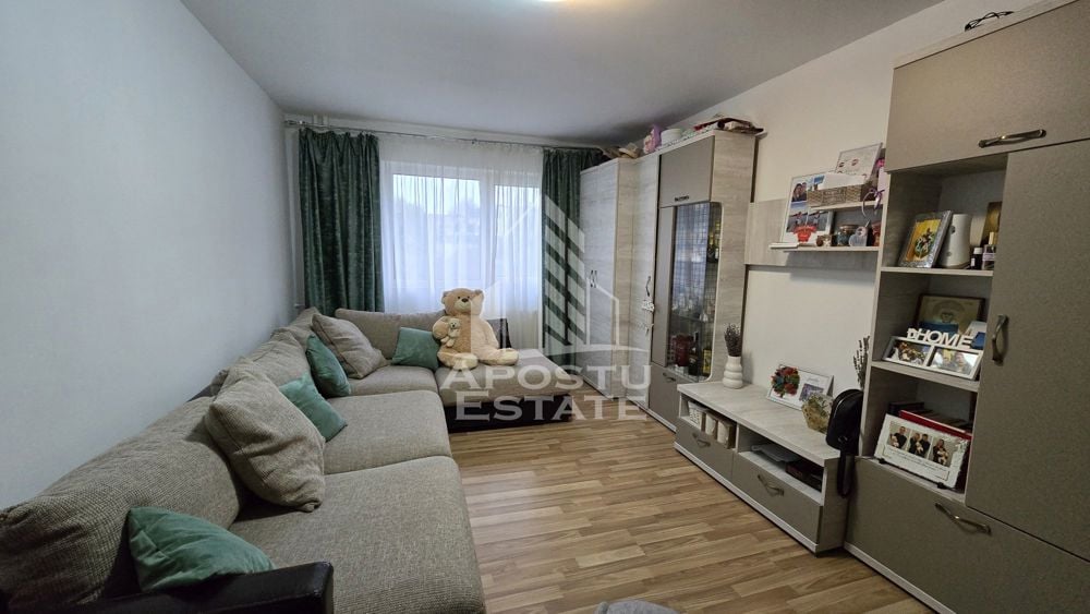 Apartament cu 2 camere, etaj 1, centrala proprie, zona Lipovei